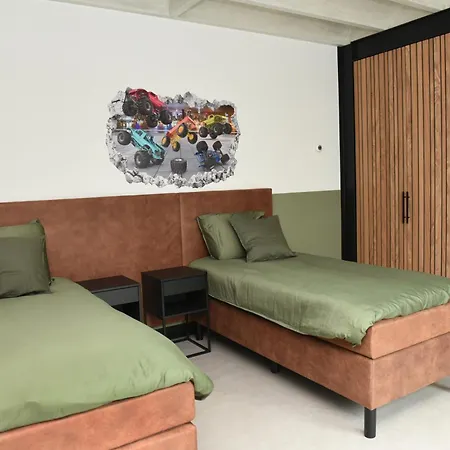 Met 13 Slaap * Alphen (North Brabant)