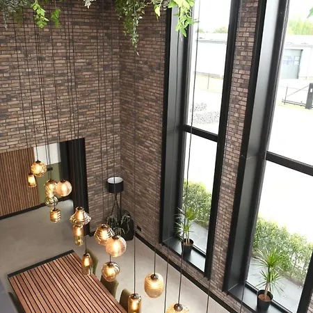 Villa Met 13 Slaap *